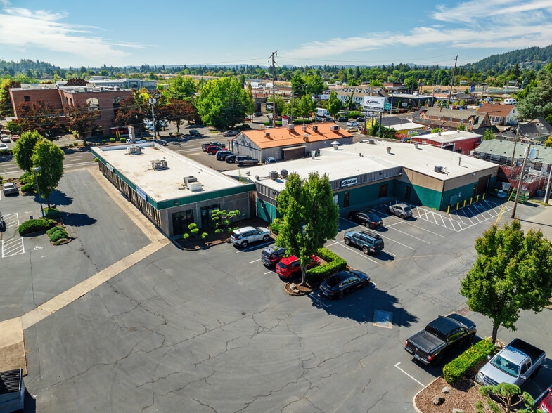 9952 SE Oak St, Portland, OR for sale - Building Photo - Image 2 of 7