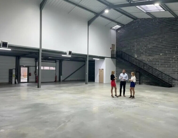 Retail in Pau for lease - Interior Photo - Image 2 of 7