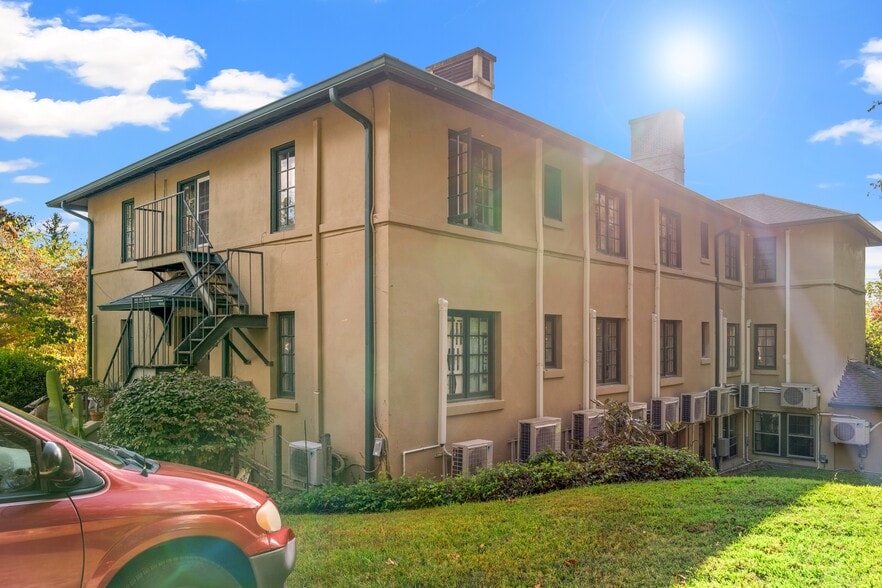 491 Kimberly Ave, Asheville, NC for sale - Building Photo - Image 3 of 6