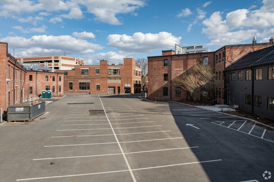 64 Pleasant St, Watertown, MA for lease - Building Photo - Image 3 of 5