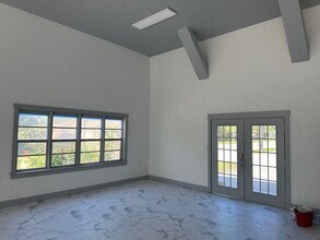 1236 Central Ave, Sarasota, FL for lease Interior Photo- Image 2 of 4