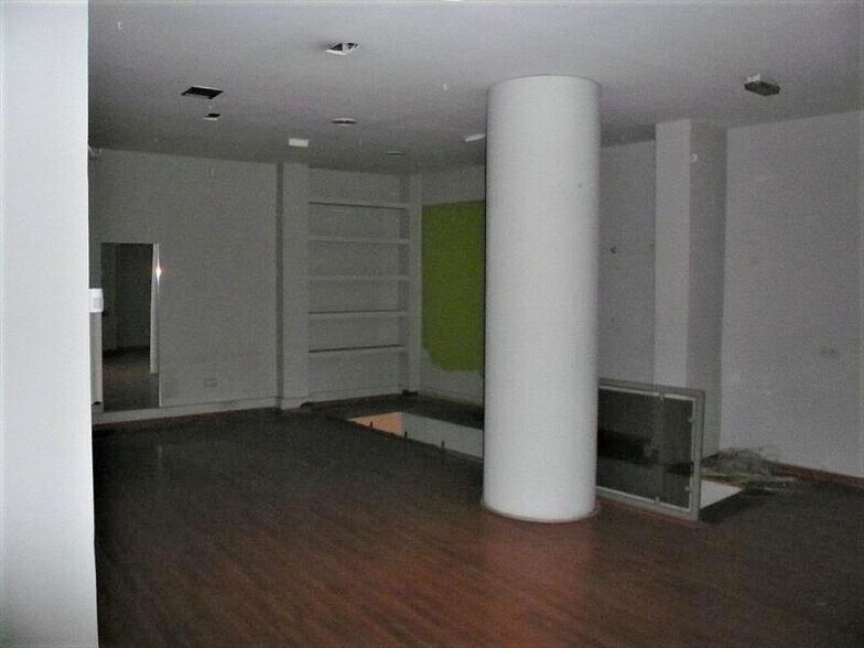 Retail in León, León for sale - Building Photo - Image 3 of 9