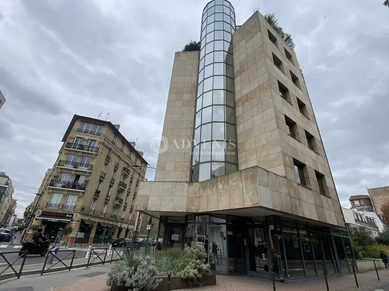 Office in Boulogne-Billancourt for lease - Building Photo - Image 1 of 9