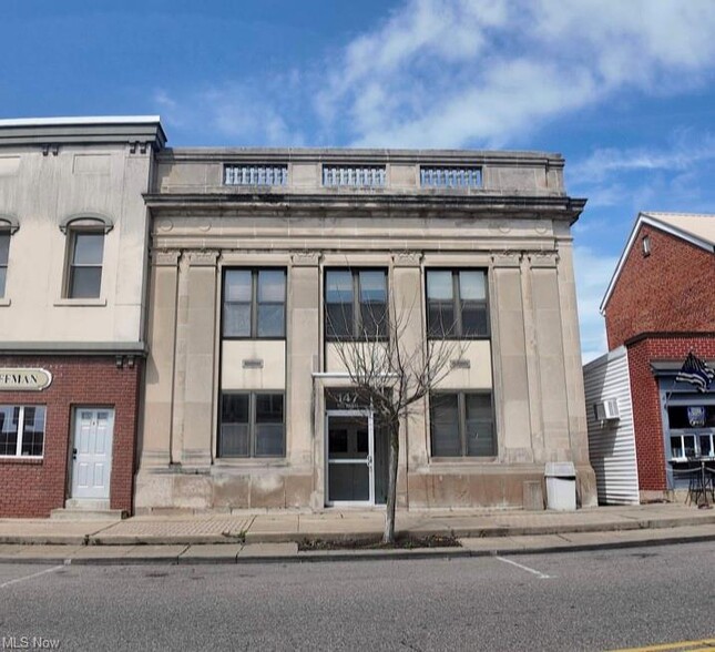 147 W Main St, Saint Clairsville, OH for sale - Primary Photo - Image 1 of 6