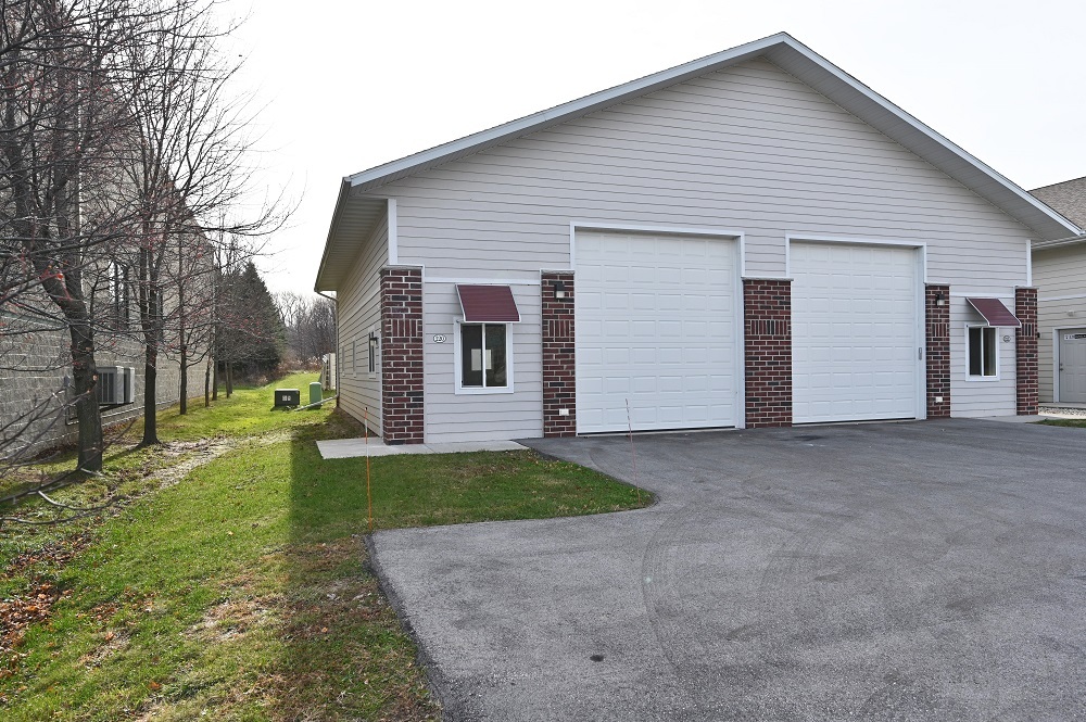 220 Enterprise Rd, Delafield, WI for sale Building Photo- Image 1 of 1