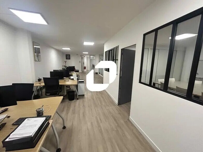 Office in Argenteuil for lease - Interior Photo - Image 3 of 10