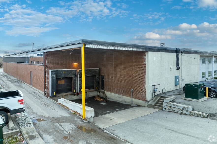 473-475 Garyray Dr, Toronto, ON for lease - Building Photo - Image 2 of 5