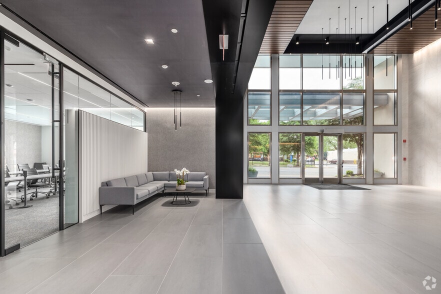 3865 Wilson Blvd, Arlington, VA for lease - Lobby - Image 2 of 13