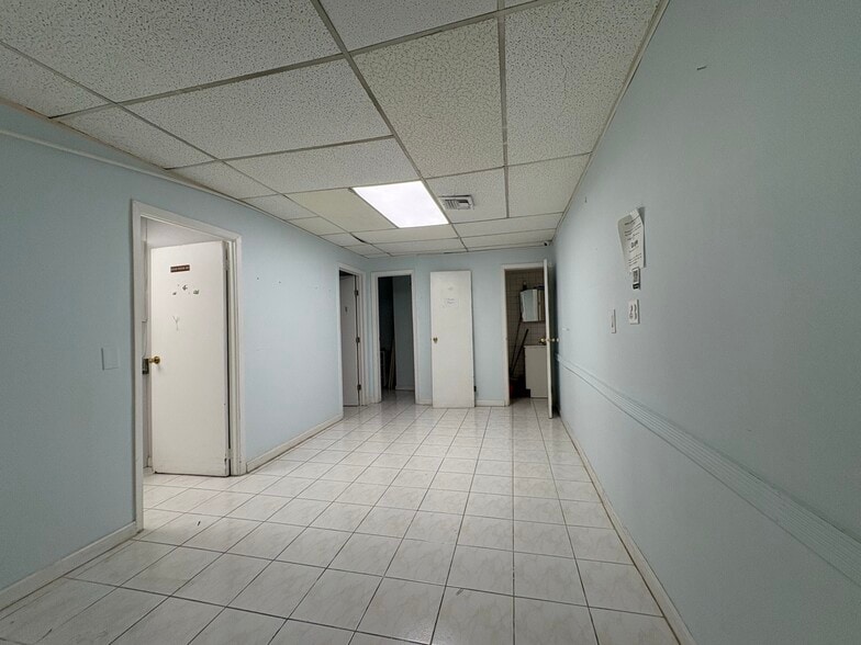 3078-30100 51st St, Woodside, NY for lease - Building Photo - Image 2 of 8