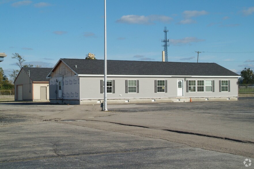 4057 S Dort Hwy, Burton, MI for sale - Building Photo - Image 3 of 4