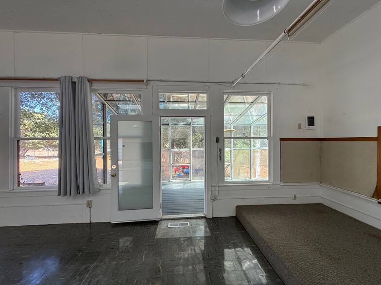 211 Spring Hill Rd, Petaluma, CA for lease - Building Photo - Image 3 of 11