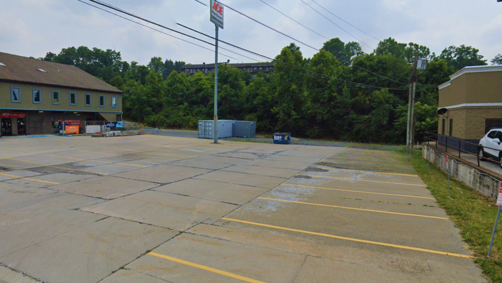 1050 Maple Dr, Morgantown, WV for lease - Primary Photo - Image 1 of 3