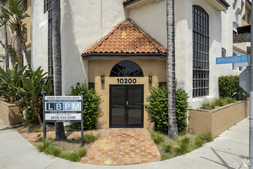 10200 Sepulveda Blvd, Mission Hills, CA for lease - Building Photo - Image 3 of 4