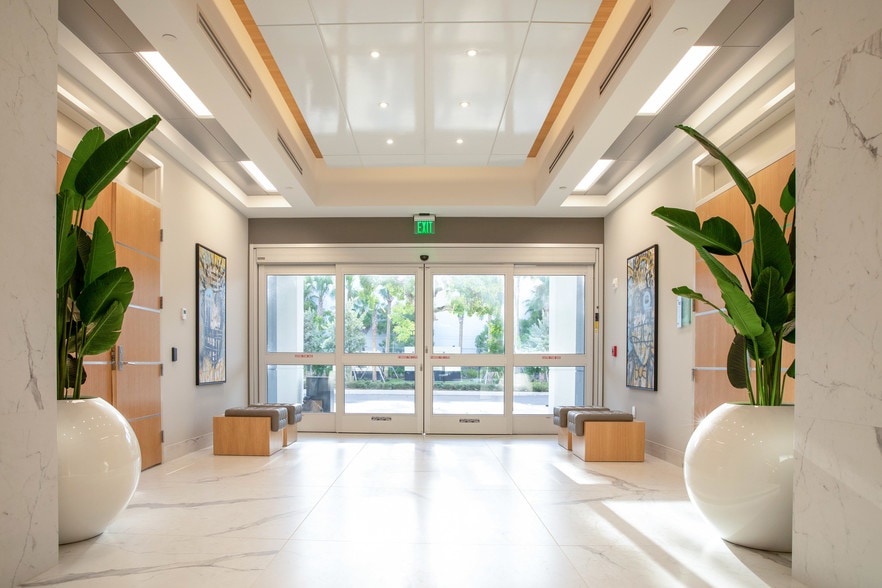 1801 W Sample Rd, Deerfield Beach, FL for lease - Interior Photo - Image 3 of 12