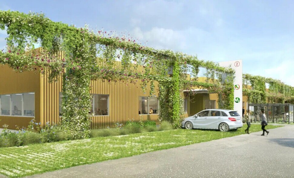 Industrial in Osny for lease - Building Photo - Image 1 of 6