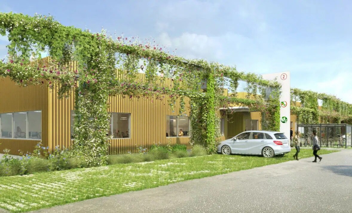 Industrial in Osny for lease Building Photo- Image 1 of 7