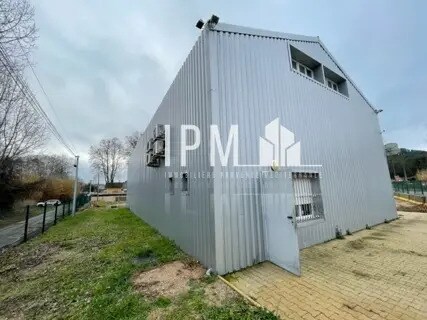 Flex in Peyrolles-en-Provence for lease Building Photo- Image 1 of 6