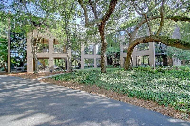 710 Johnnie Dodds Blvd, Mount Pleasant, SC for lease - Building Photo - Image 1 of 29