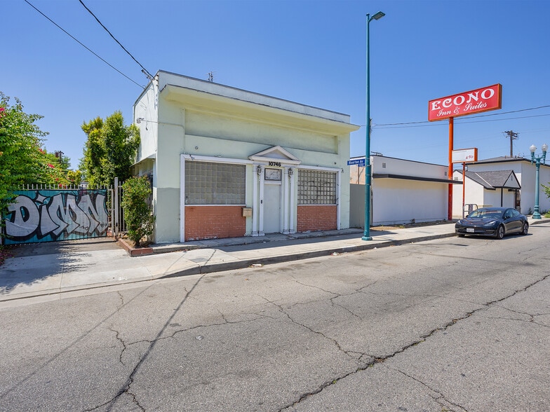 10746 Magnolia Blvd, North Hollywood, CA for sale - Building Photo - Image 3 of 52