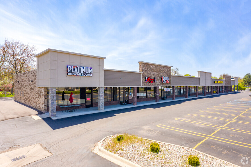 29109 Eight Mile Rd, Livonia, MI for lease - Primary Photo - Image 1 of 4