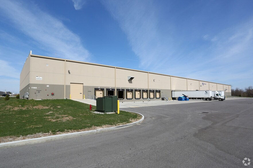 11693 Missouri Bottom Rd, Hazelwood, MO 63042