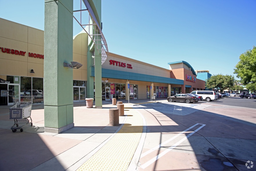 7440 Laguna Blvd, Elk Grove, CA for lease - Building Photo - Image 3 of 6