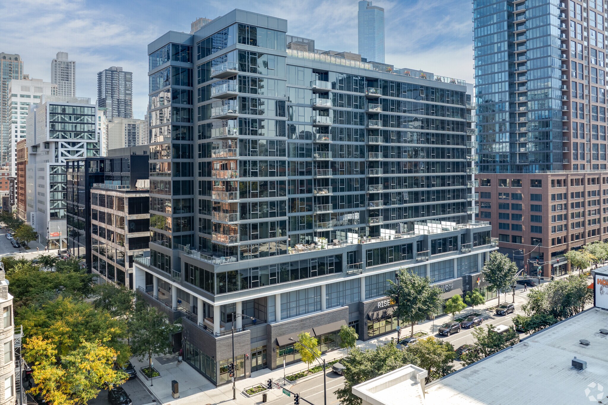 169 W Huron St, Chicago, IL for lease Primary Photo- Image 1 of 76