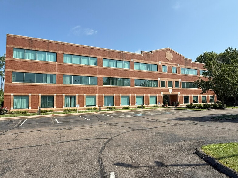 700 W Johnson Ave, Cheshire, CT for lease - Building Photo - Image 2 of 9