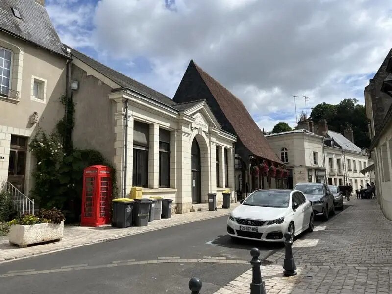 Retail in Luynes for sale Building Photo- Image 1 of 2