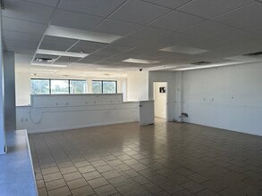 1502 Oxford Dr, Georgetown, KY for lease Interior Photo- Image 1 of 12