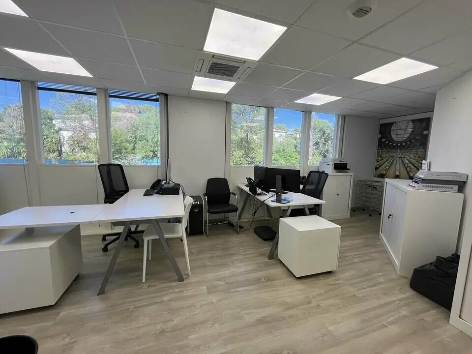 Office in Saint-Raphaël for lease Interior Photo- Image 1 of 6