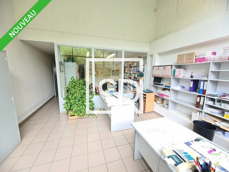 Industrial in Thiers for lease - Interior Photo - Image 2 of 10