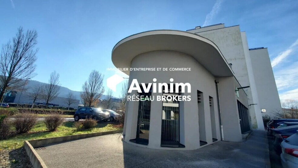 Retail in Annecy for lease - Building Photo - Image 3 of 16