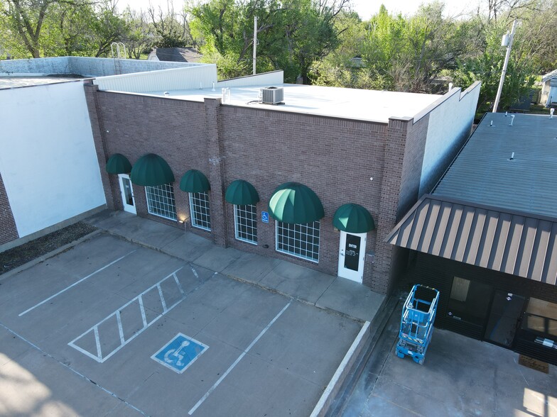 210 W Edmond Rd, Edmond, OK for sale - Building Photo - Image 3 of 28