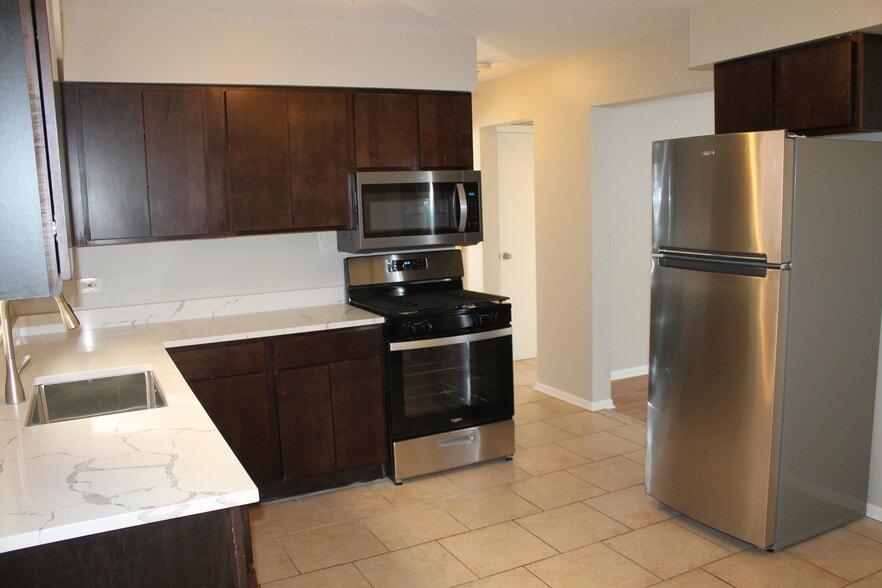 3229 Commercial Ave, South Chicago Heights, IL for sale - Building Photo - Image 3 of 23