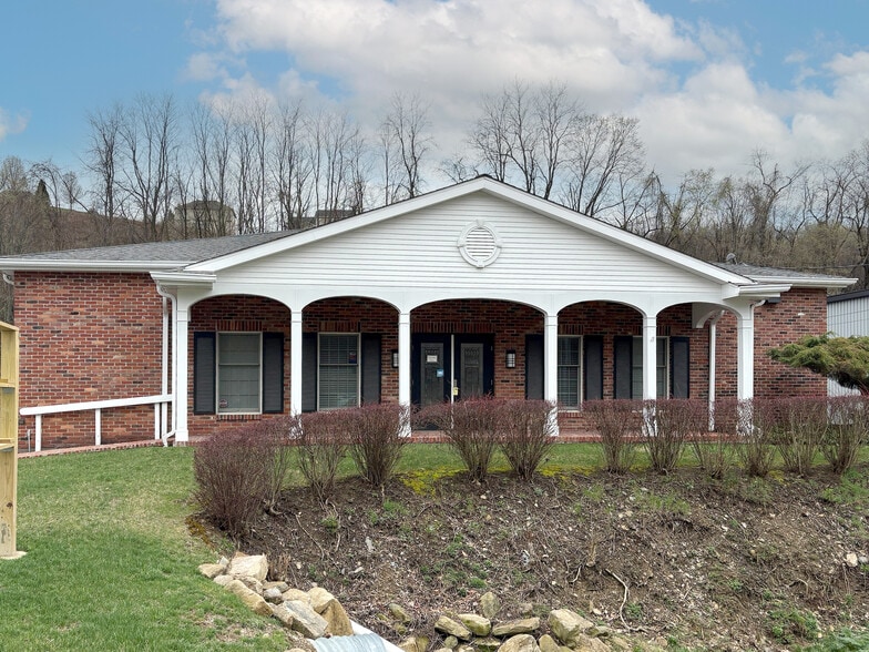 2598 Washington Rd, Canonsburg, PA for sale - Building Photo - Image 2 of 2