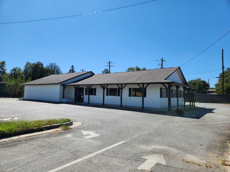 102 S Armed Forces Blvd, Warner Robins, GA for sale - Building Photo - Image 1 of 9