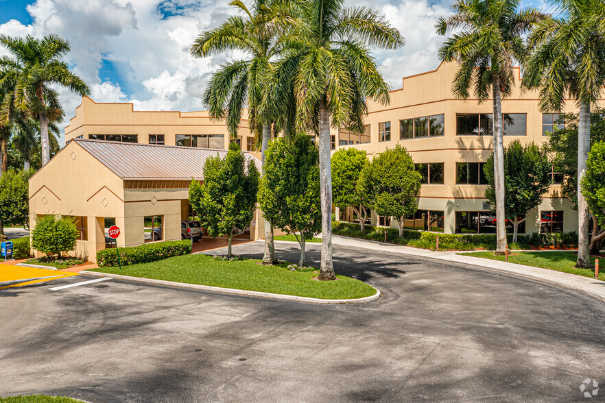 1905 Clint Moore Rd, Boca Raton, FL for lease - Primary Photo - Image 1 of 5