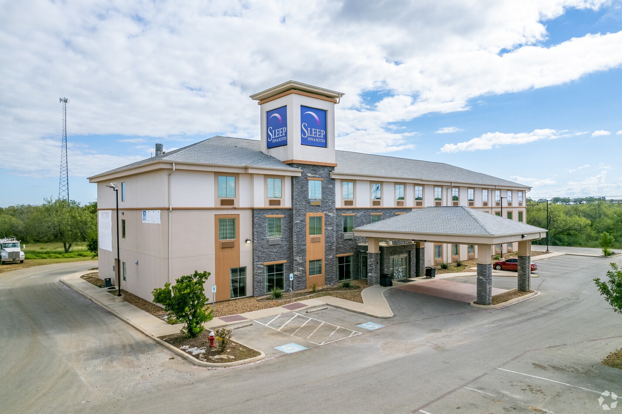 1800 Highway 97 E, Jourdanton, TX for sale Primary Photo- Image 1 of 1