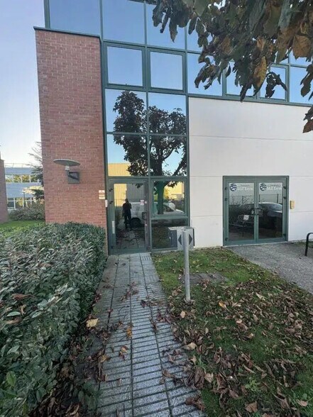 Flex in Mitry-Mory for lease - Building Photo - Image 1 of 28