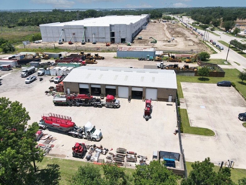 2535 W Hunter Ferrell Rd, Grand Prairie, TX for lease - Building Photo - Image 3 of 10