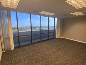 2090 Palm Beach Lakes Blvd, West Palm Beach, FL for lease Interior Photo- Image 2 of 5