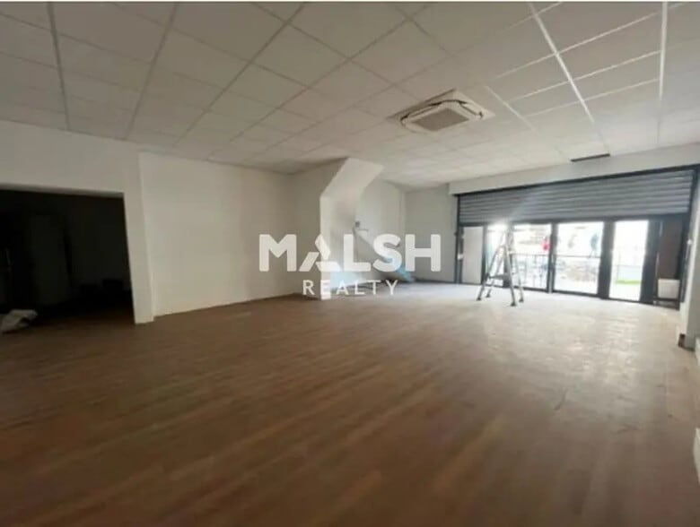 Office in Lyon for lease - Interior Photo - Image 2 of 16