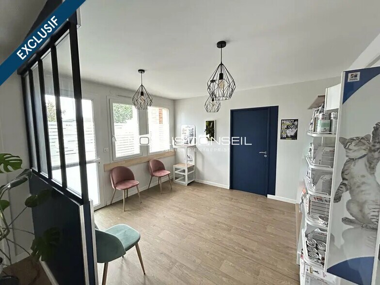 Office in Bruguières for lease - Building Photo - Image 2 of 7