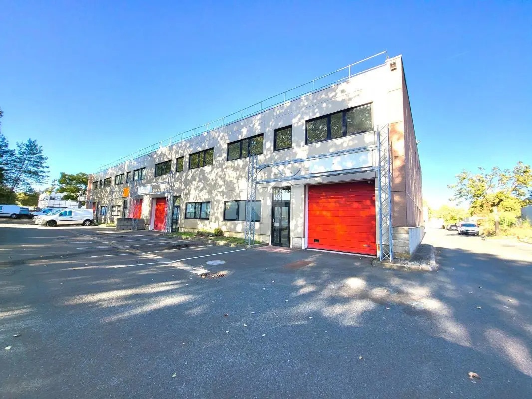 Flex in Bondoufle for lease Building Photo- Image 1 of 9