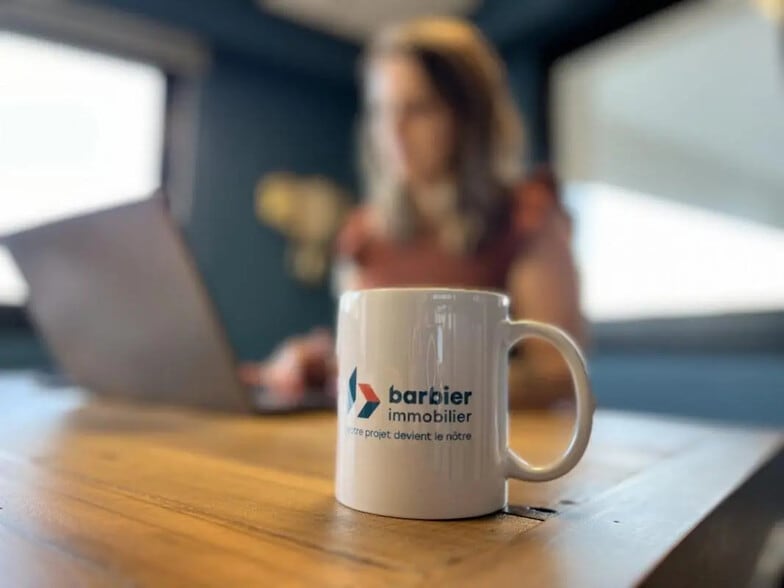 Office in Vannes for lease - Building Photo - Image 3 of 5