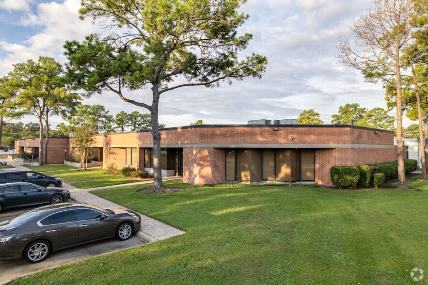6611 Portwest Dr, Houston, TX for lease - Building Photo - Image 2 of 6