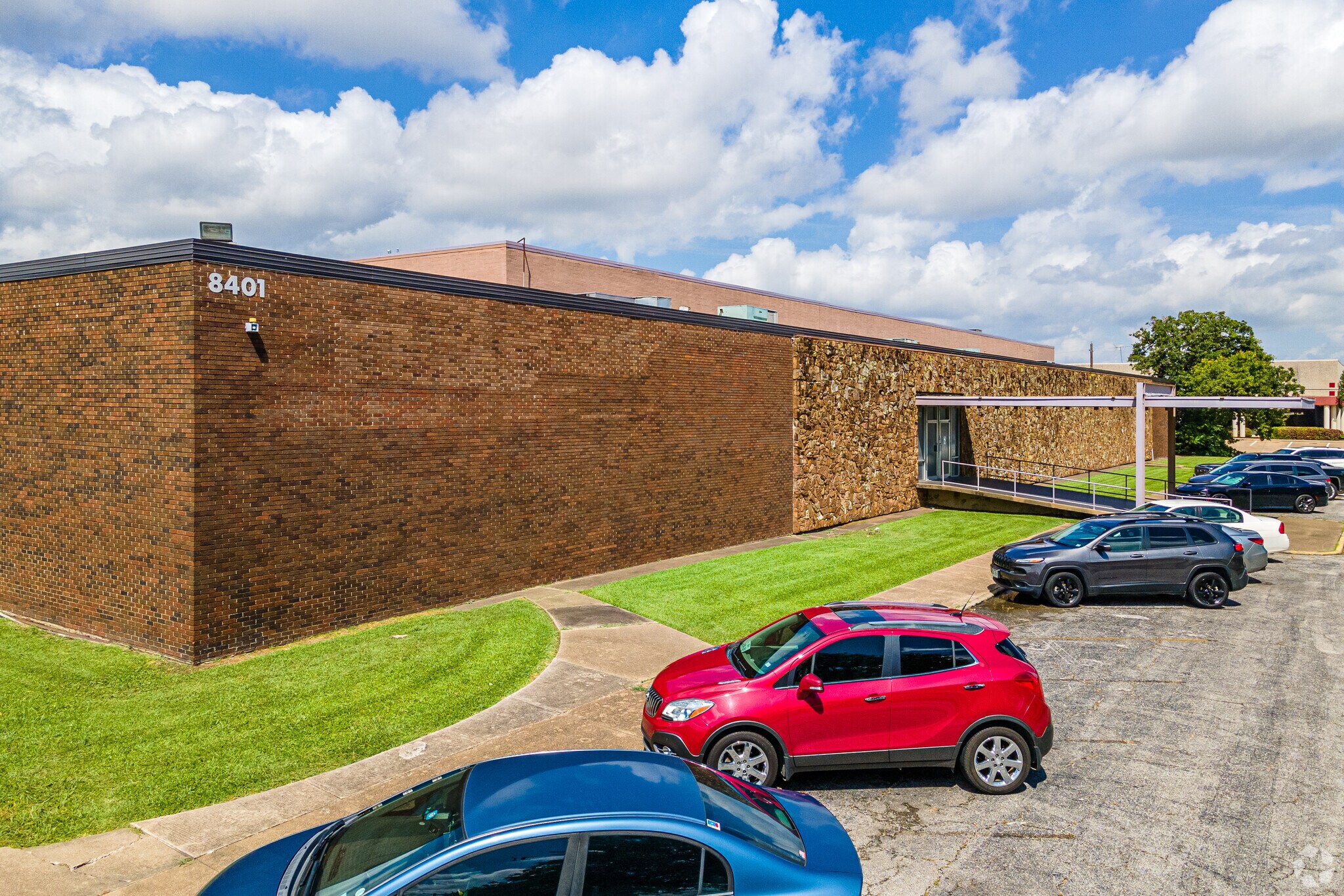 8401 Ambassador Row, Dallas, TX for sale Building Photo- Image 1 of 1