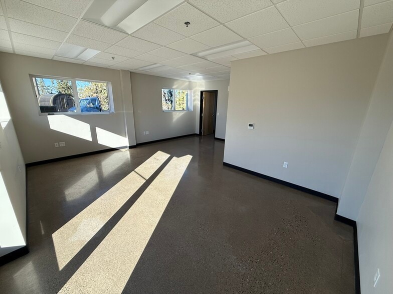 20723 Brinson Blvd, Bend, OR for lease - Building Photo - Image 2 of 12