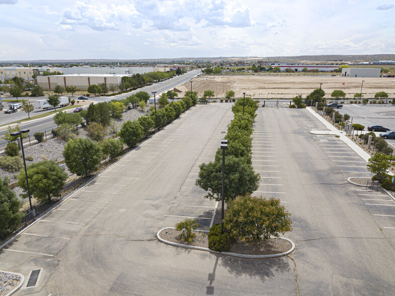 7601 Los Volcanes NW, Albuquerque, NM for sale - Building Photo - Image 1 of 1